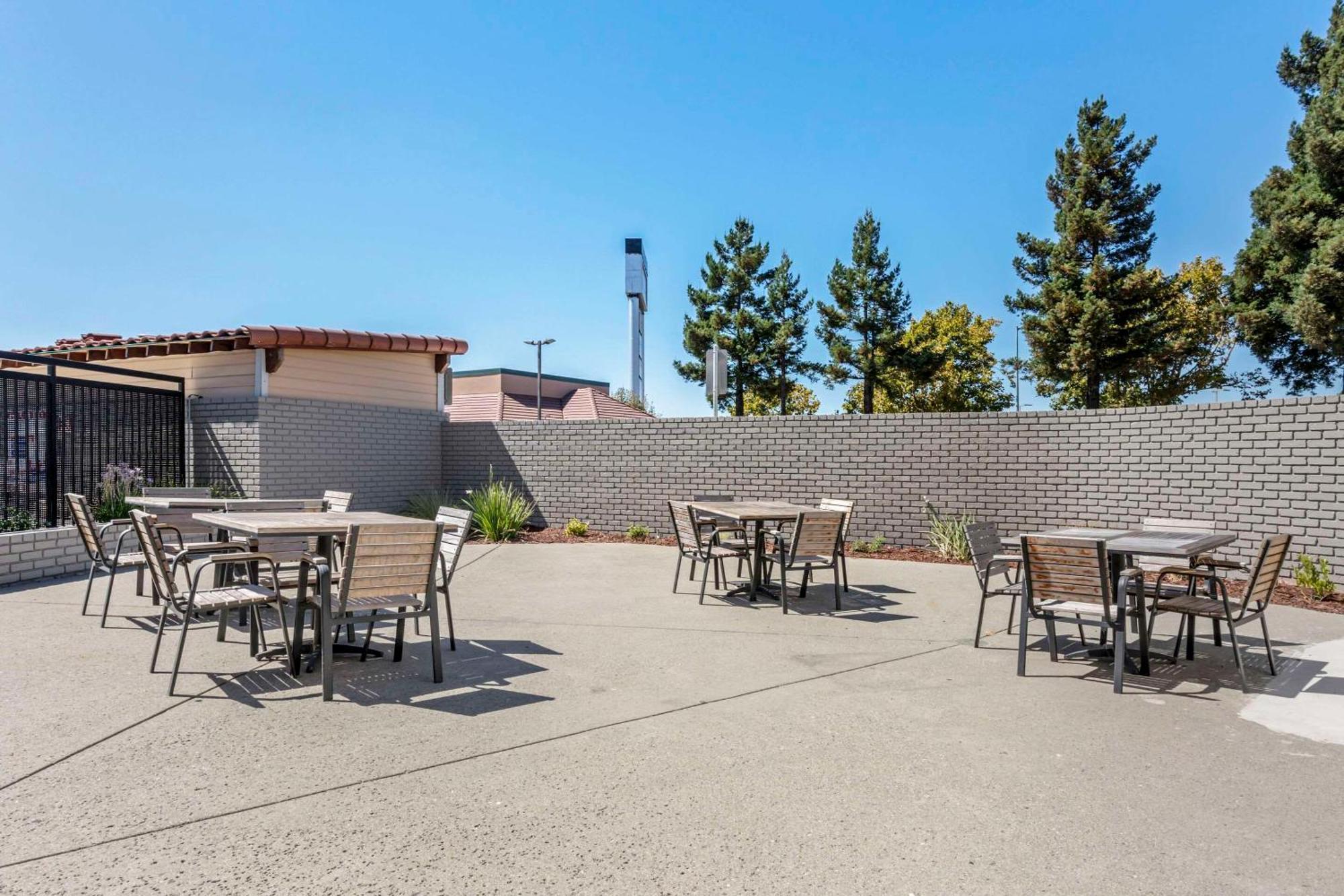 Country Inn & Suites By Radisson, Vallejo Napa Valley, Ca Esterno foto